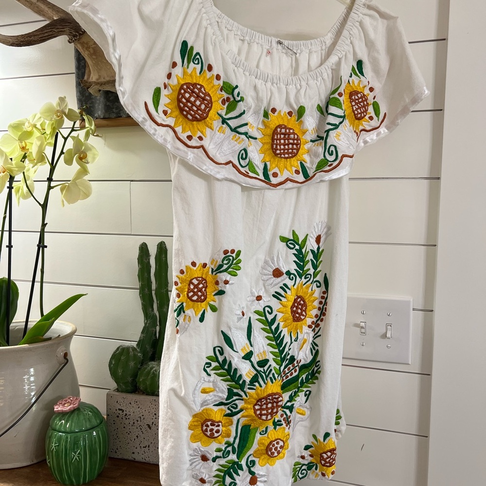 Mexican Embroidered Sunflower 🌻 White Top/Dress